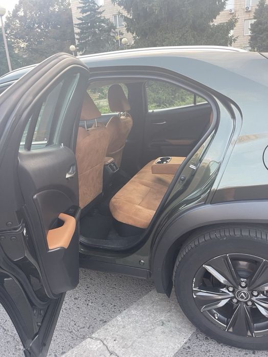 Lexus UX2020 1 покоління