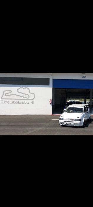Fiat uno para lazer . Preparação de pista.