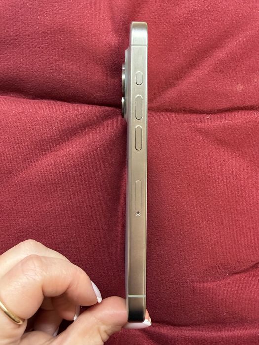 iPhone Apple 15 pro 256 Gb natural