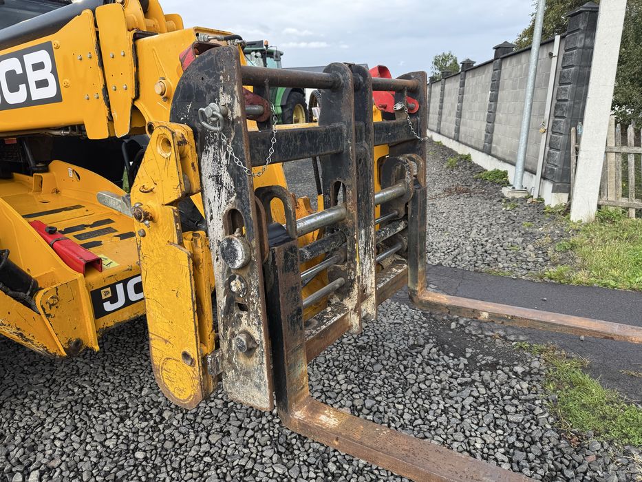JCB 540-140 телескопічний навантажувач