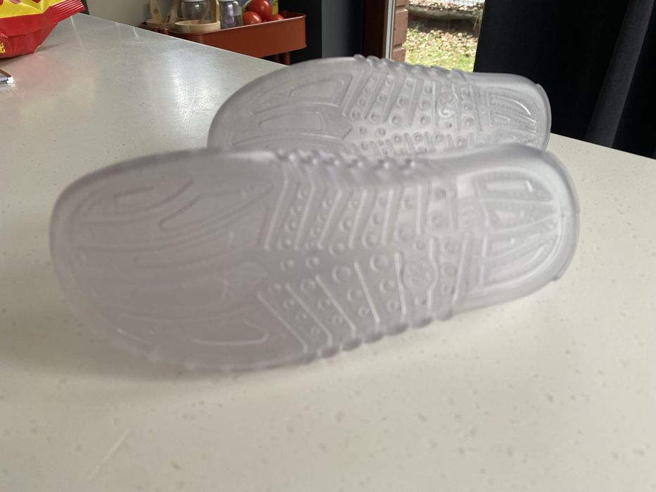 Nowe buty do wody - dobrze przylegające r. 28