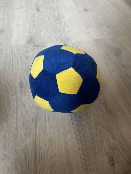 Плюшевий футбольний мʼяч
