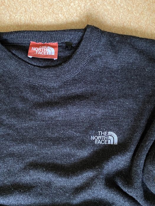 Szary sweter the north face