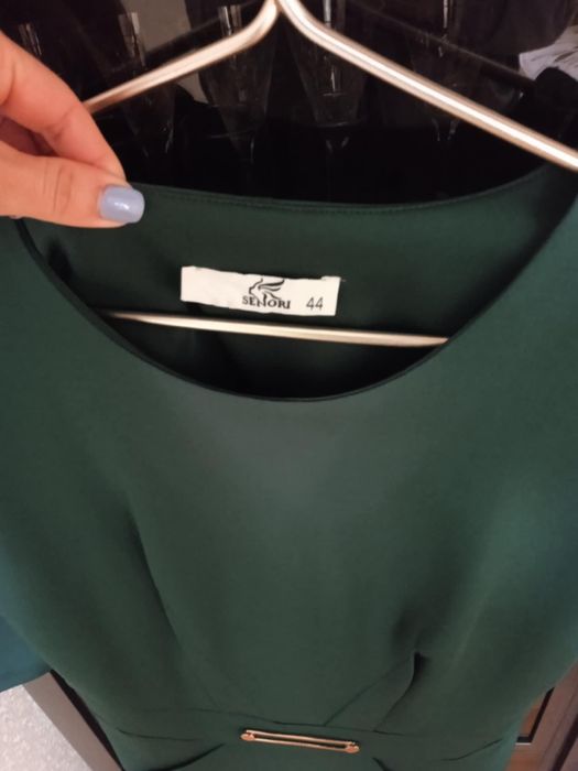 Продається класична сукня