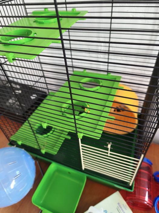 Продам клітку для хом'яка, із трубами і  колесом