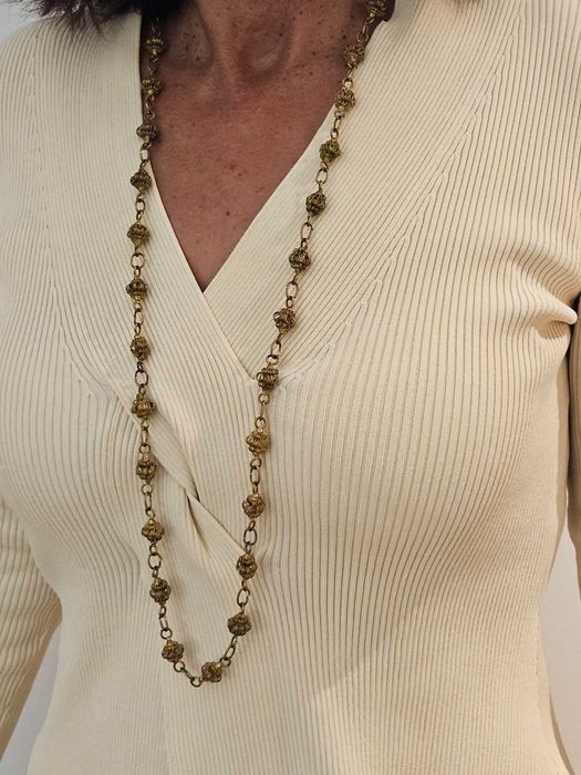 Colar Vintage com Contas Trabalhadas Douradas