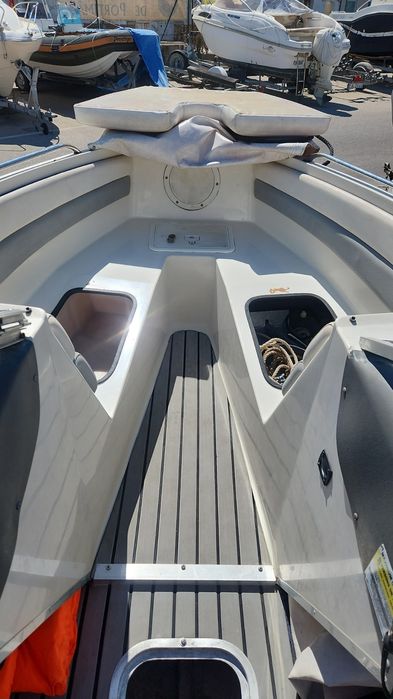 STINGRAY 606 ZPX – Lancha americana (V6 Vortec 205cv) em bom estado !
