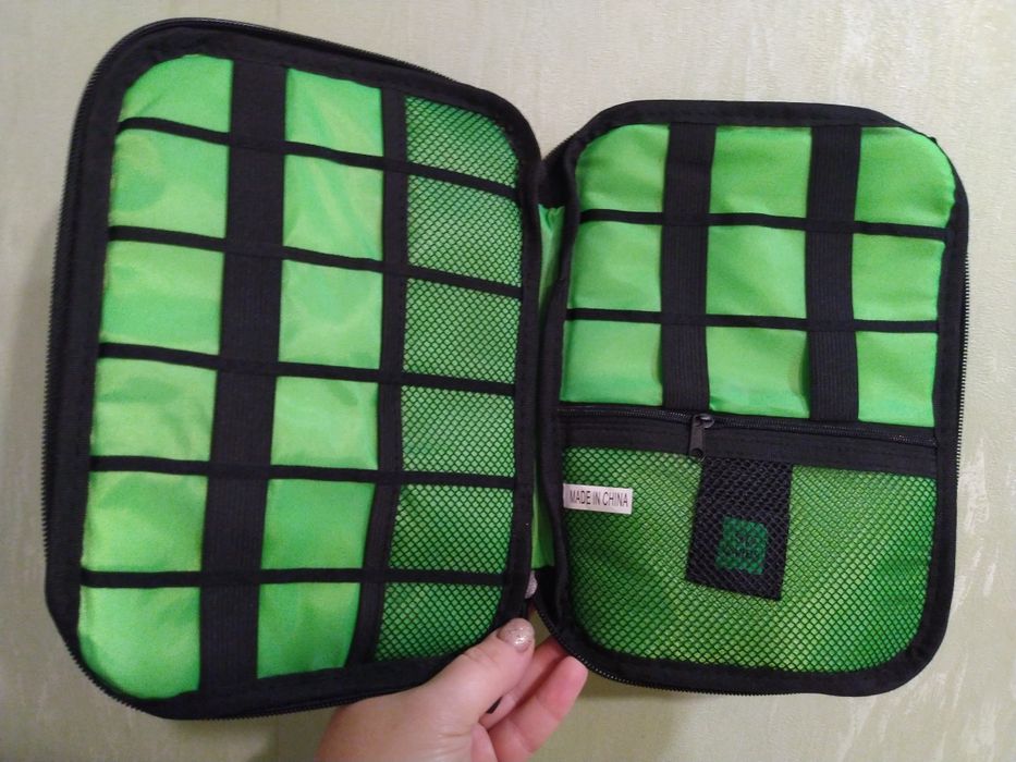 Органайзер для кабелей, флешек, карт памяти