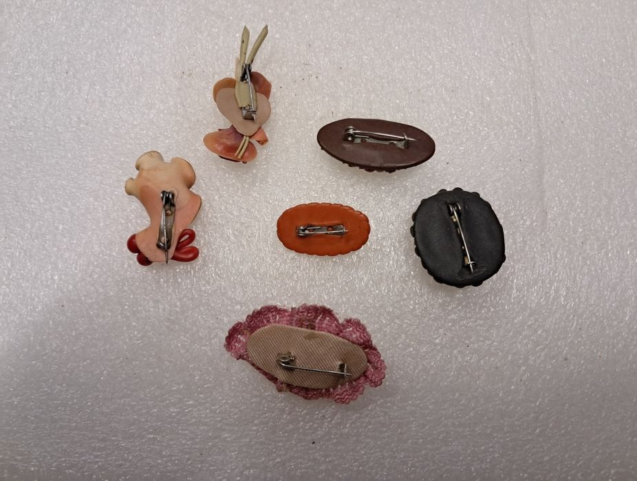 broszki z prlu stan bdb dł 4 cm i 3 cm