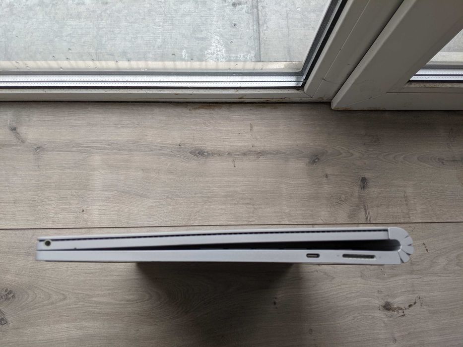 Microsoft Surface Book 2 8\256