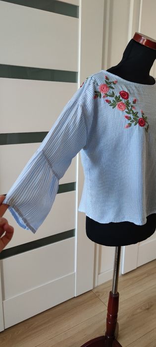 Bluzka top M L z rękawem 3/4 niebieska w białe paski haft w kwiaty