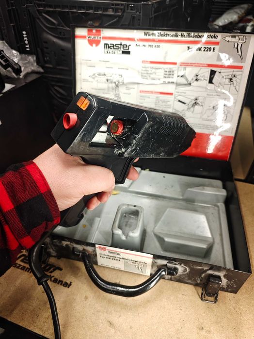 Pistolet do kleju Wurth Master HK.220.E. Metalowa walizka