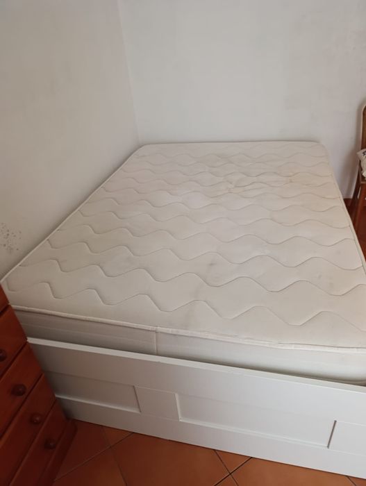 Vendo cama de casal em ótimo estado 1 ano de uso
