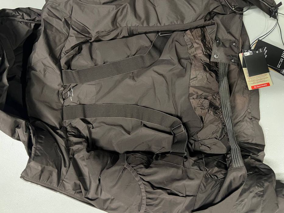 Пуховик OYSHO лижна та зимова куртка