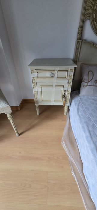 Cama madeira lacada com dourados, Estilo Luis XVI