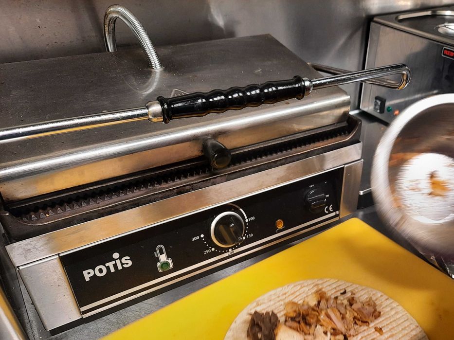 Grill kontaktowy Potis – ryflowany, 2,5 kW