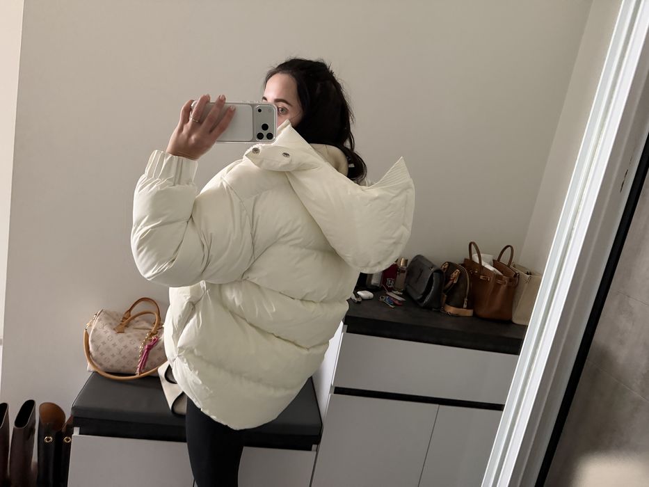 Пуховик тепленький білий. Розмір хс-с