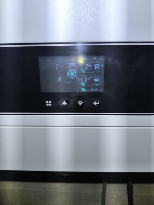 Інвертор 10.2 квт гібридний Daxtromn . Може генерувати в мережу