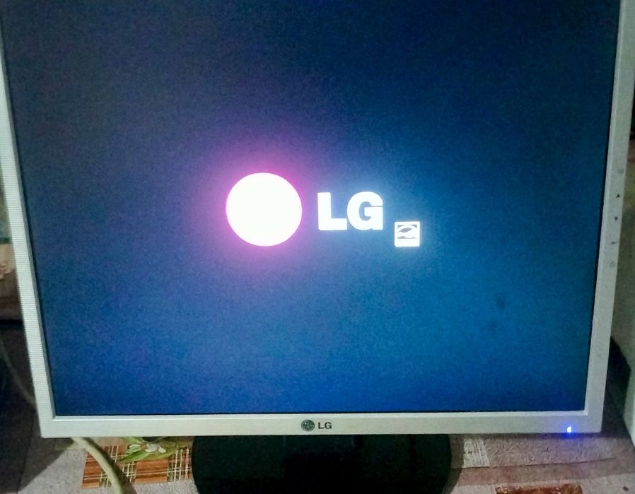 Монитор LG L1953S