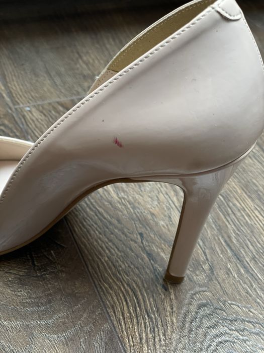 Туфлі бежеві 39 розмір