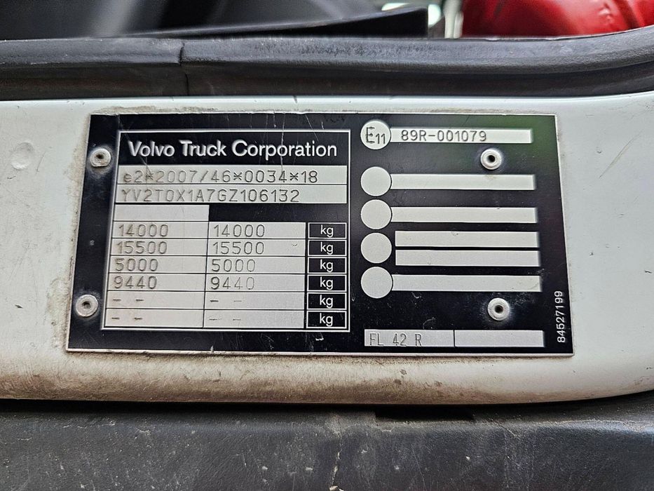 VOLVO FL250 14 Ton 2017 CAIXA 9 Metros EXCELENTE ###OPORTUNIDADE###