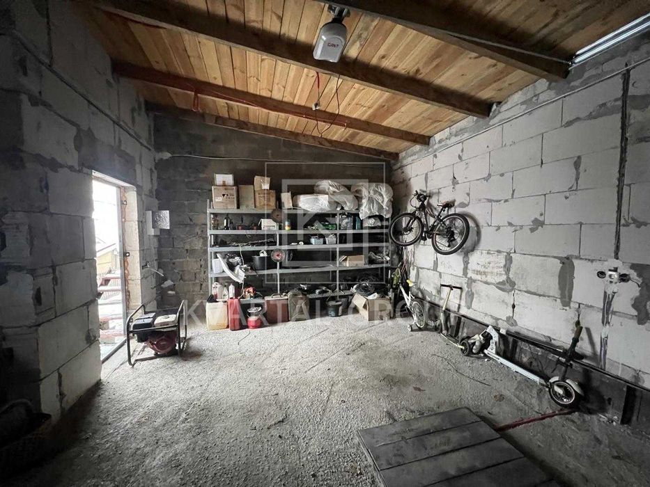 Продаж Домоволодіння у Києві- 10 соток землі, гараж, гостьовий будинок