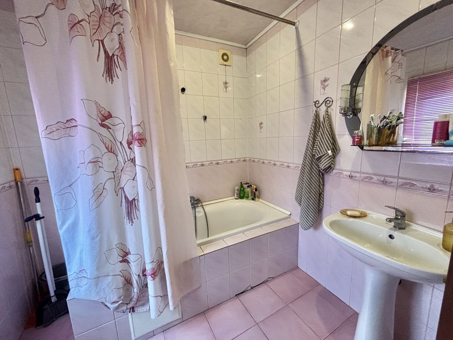 Продається будинок 110м.кв. Ділянка 9 соток. Тисменичани. Школа. Садок. Газ. Світло. Вода