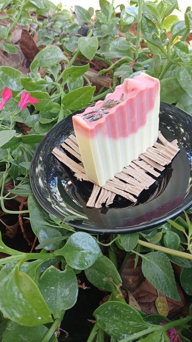 Sabonete artesanal natural e oliva e côco