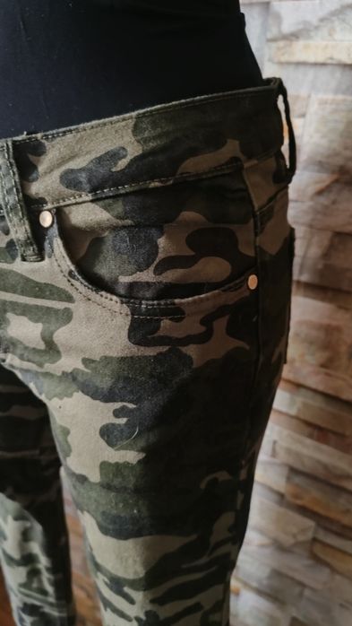 Spodnie rurki moro rozmiar M