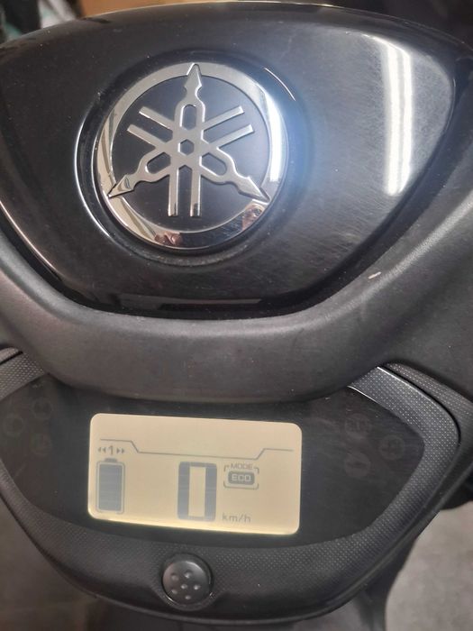 Yamaha NEOS scooter eléctrica