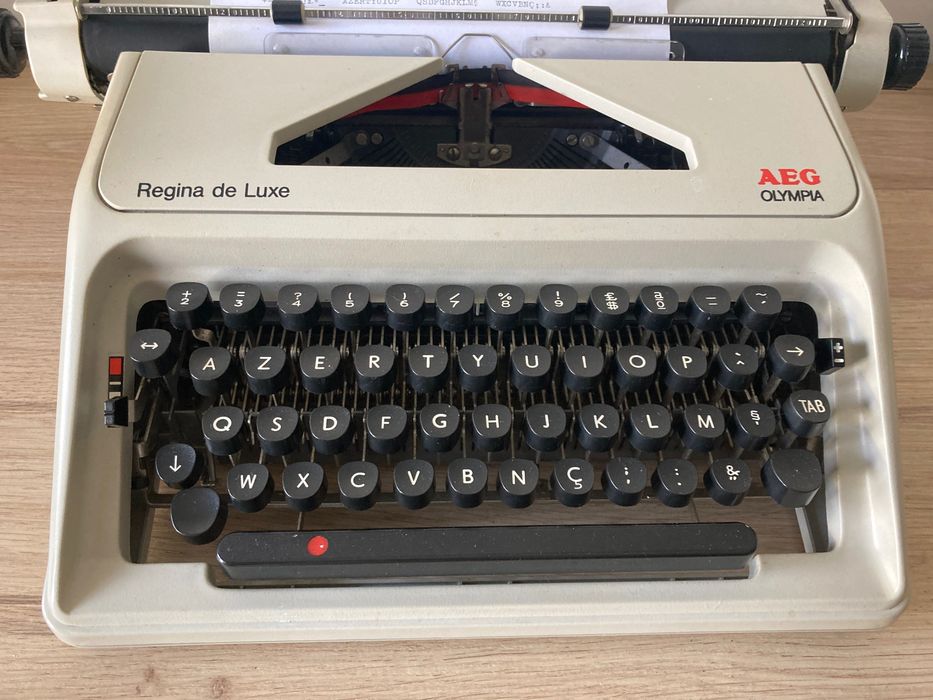Máquina de escrever  ***  Olympia