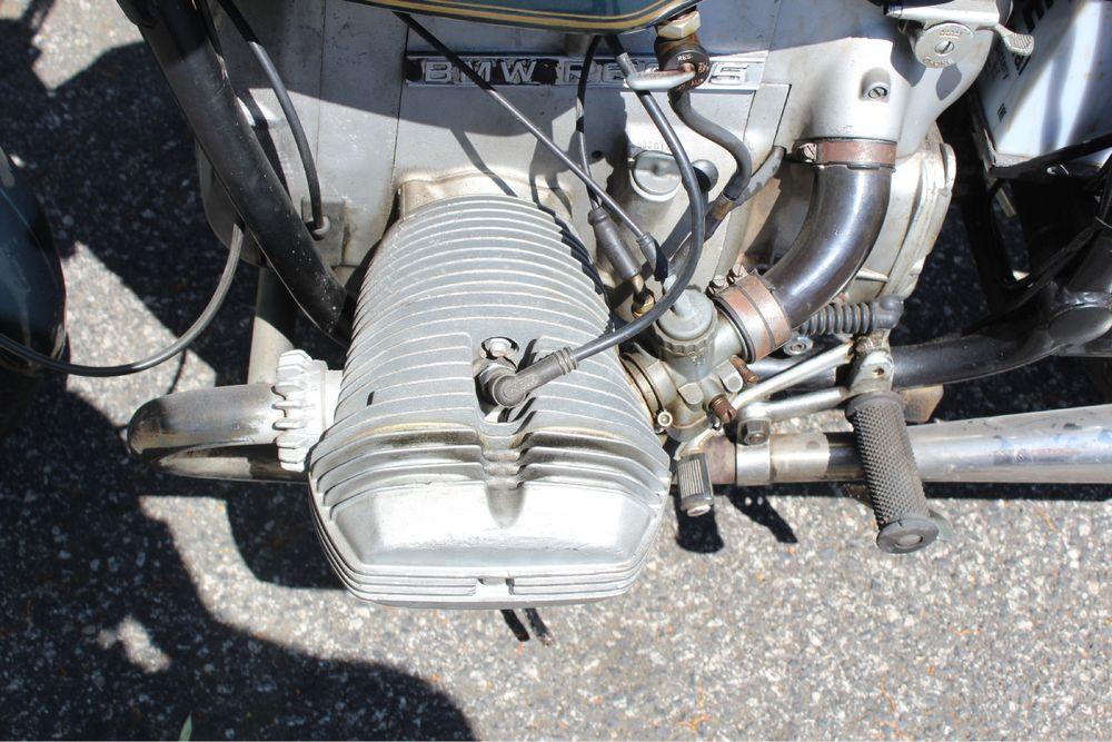 Bmw r60  com documentos a trabalhar