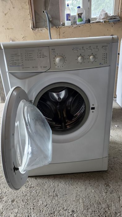 Продам пральну машину Indesit
