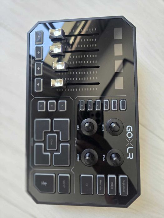 TC Helicon GoXLR mikser audio do streamingu + kable