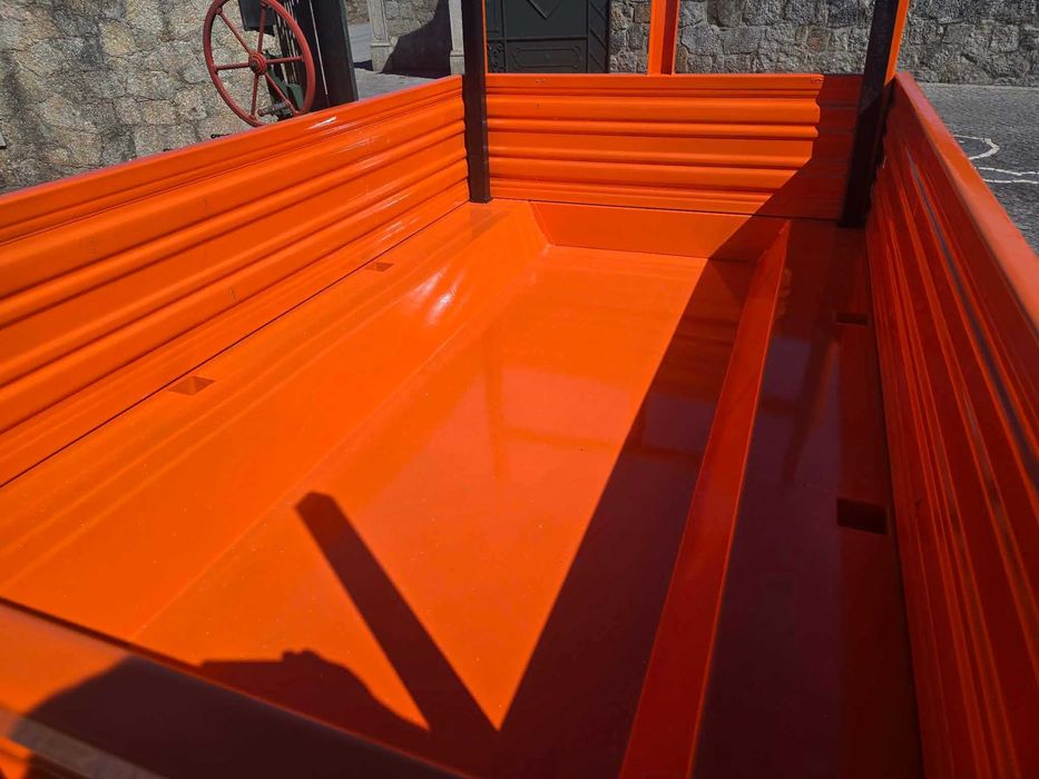Reboque agricola / florestal de gamela novo basculante de 3500 kg com fueiros