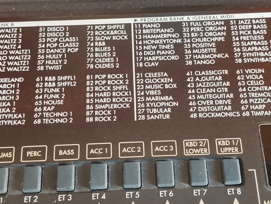 Teclado marca Korg I5S em bom estado