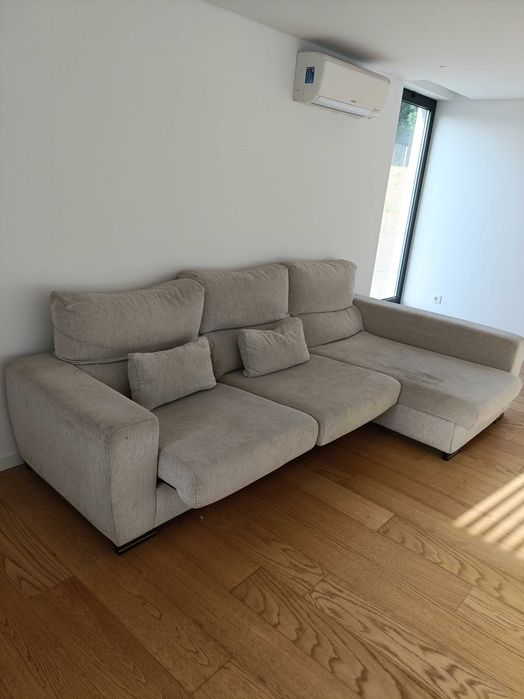 Mobiliário de quarto e mesa de cozinha