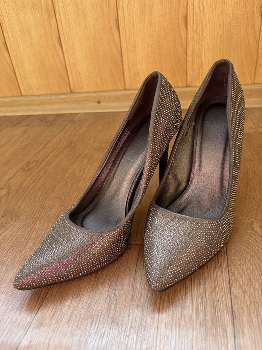 Продам туфли нарядные