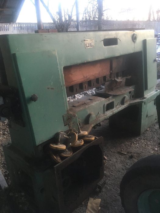 бумагорезаткльная машина бр 139 прирезка шпона гильотина