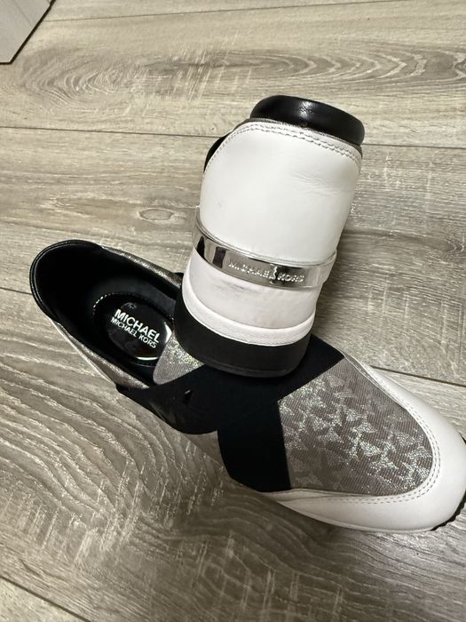 Mishael Kors зручні сліпони