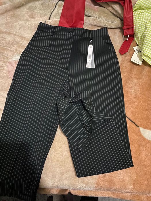 Calça classica preta com riscas