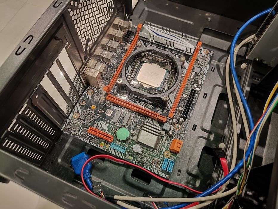 Płyta główna JINGSHA X99 D4 LGA2011 + Xeon E5-2640v3, obudowa, Blu-Ray