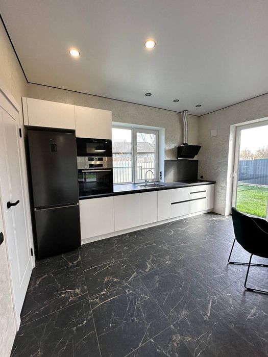 Будинок біля озера з новим ремонтом на 6 сотках. Два види опалення !