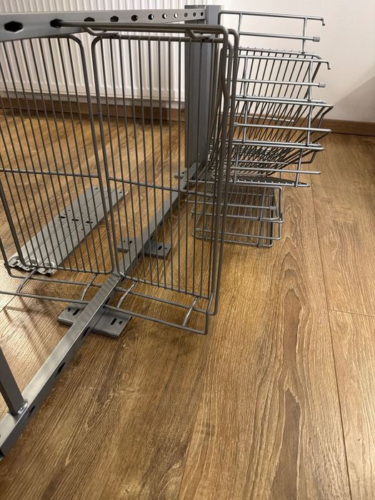 System Cargo szafki kuchennej lub łazienkowej.