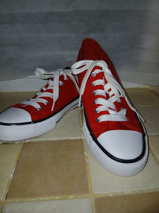 Нові жіночі кеди