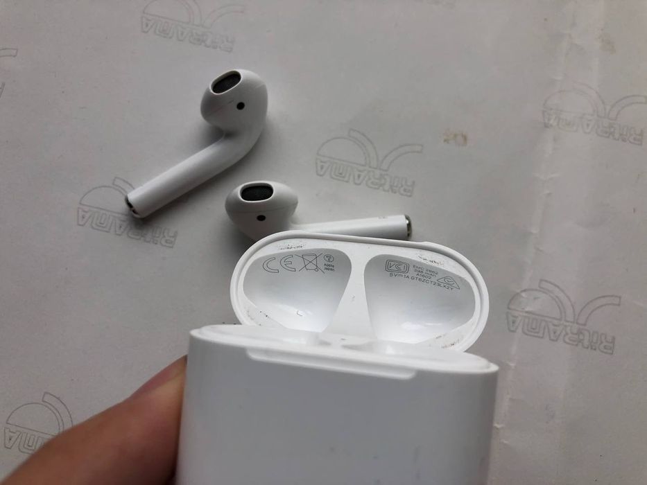 Apple AirPods 2 (MV7N2)