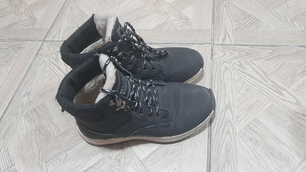 Взуття дитяче для дівчинки.