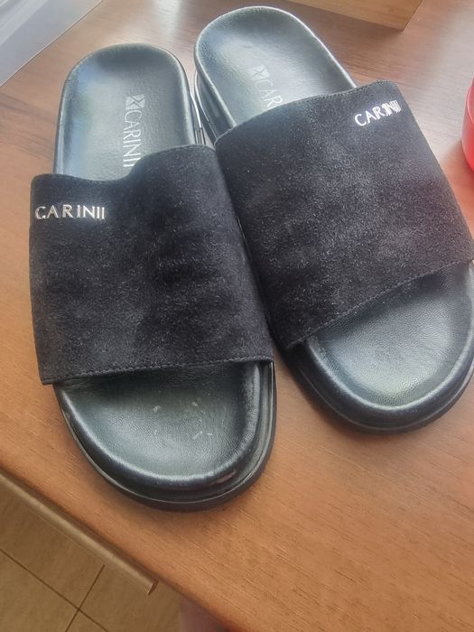 Klapki skórzane CARINII