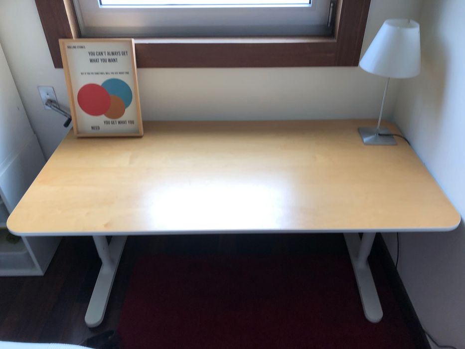 Mesa escrivaninha BEKANT BOM ESTADO