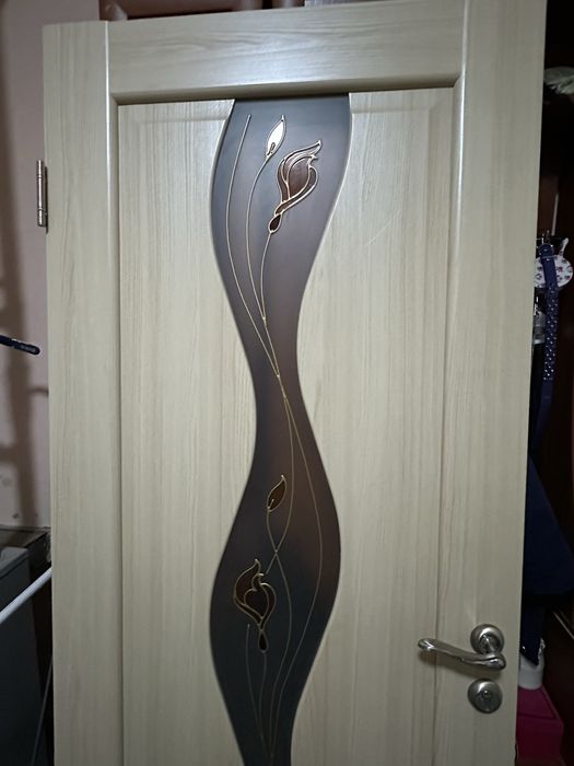 Продам двері б/у одні праві(  80)